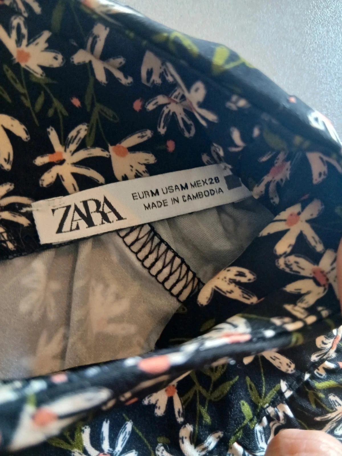 Zara floral top - High collar & Puff sleeves - Size M – photo 3